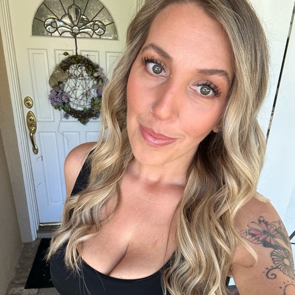 Meet your posher Jessica - Picture 15 of 16